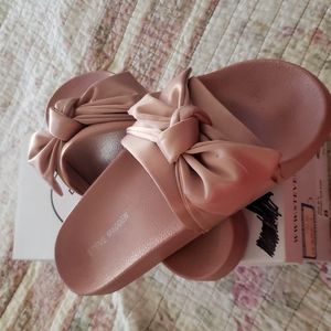 STEVE MADDEN Pink Satin 👡